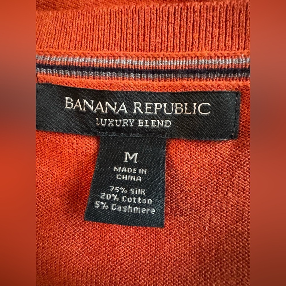 Banana Republic Men's V-Neck Sweater in Orange, size medium, luxury blend - Picture 5 of 5